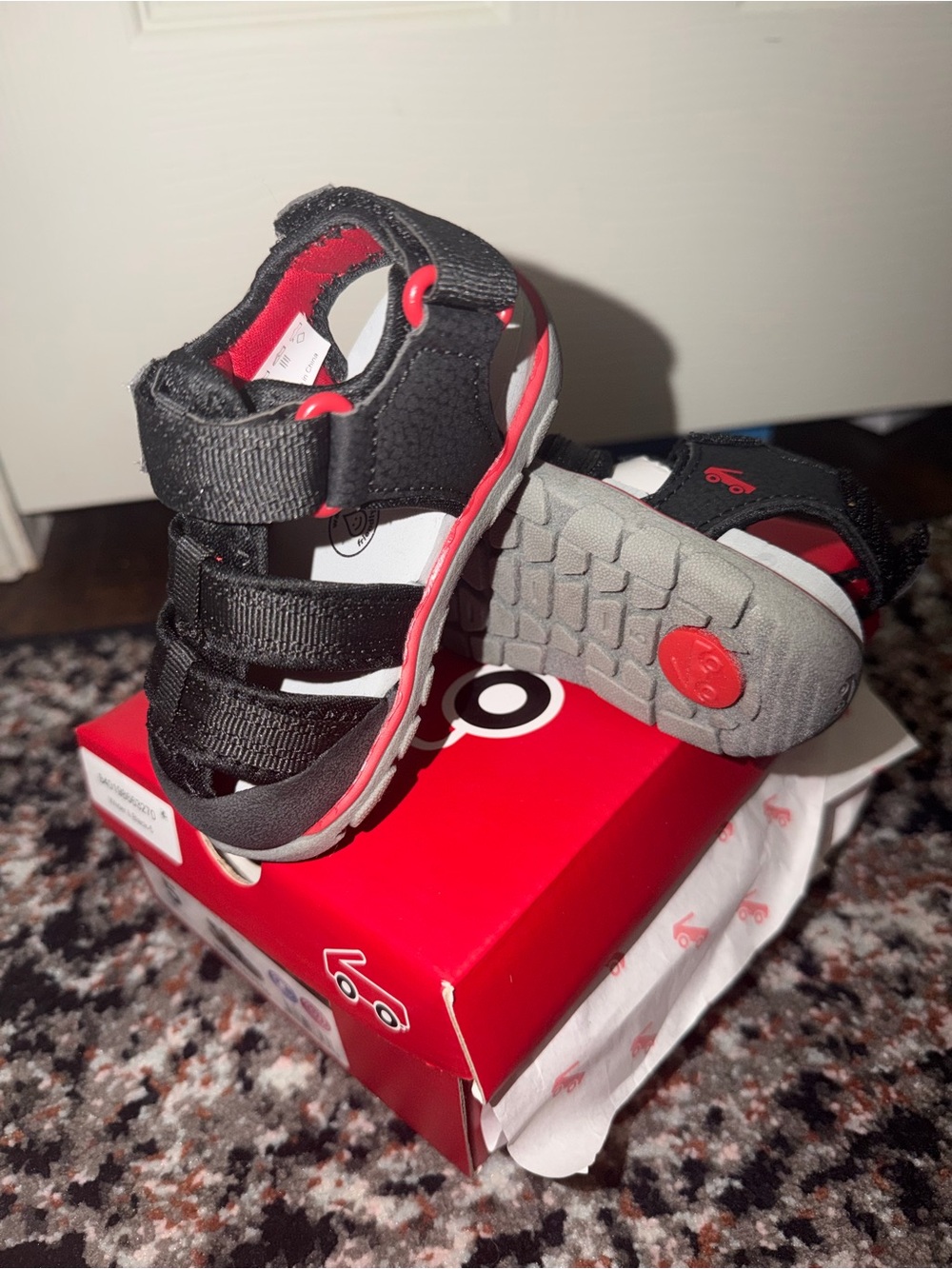 NIB 🖤❤️ Kids Black & Red Sandals | See Kai Run Wilder II size 5